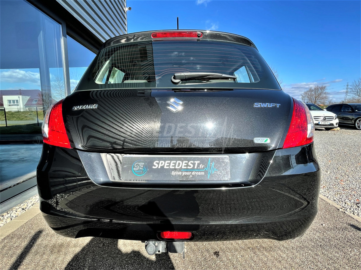 SUZUKI SWIFT -PROPRE ET EQUIPE-