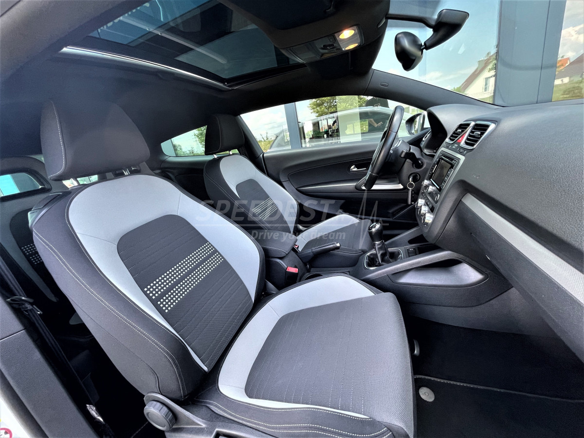 SCIROCCO RLINE -TOIT PANO/XENON-