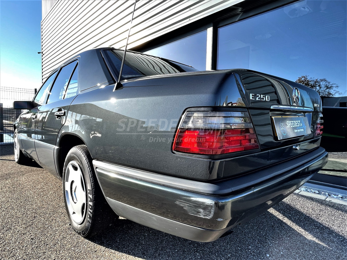 MERCEDES E250 -JUNGTIMER/1ere MAIN-