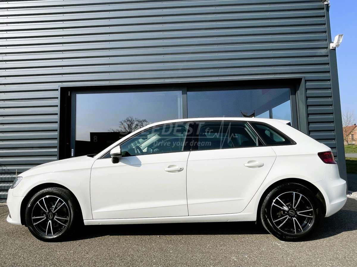 AUDI A3 -ACC/ATTELAGE-