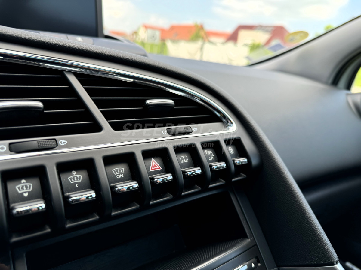 PEUGEOT 3008 -TOIT PANO-