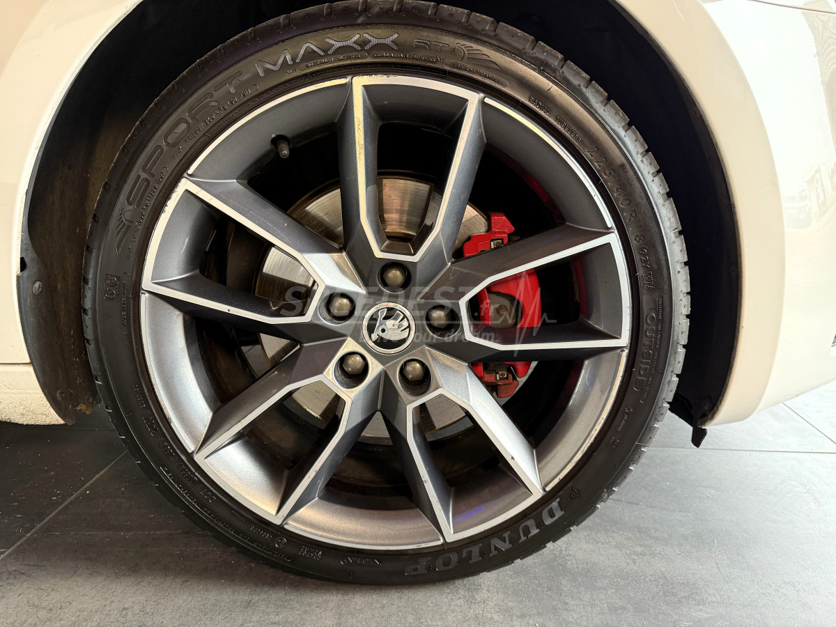 SKODA OCTAVIA RS -BACQUET/ATTELAGE/DISTRI OK-