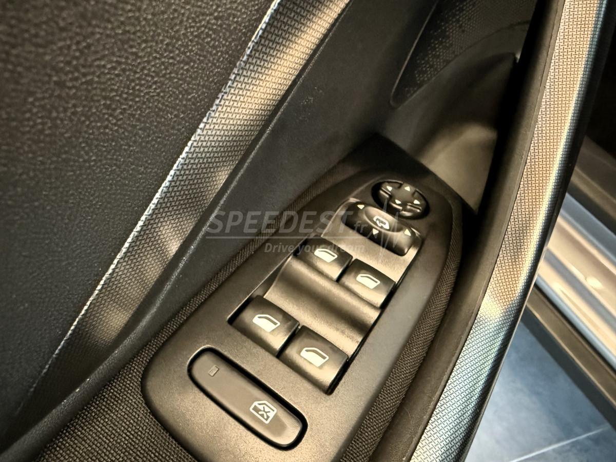 PEUGEOT 2008 ALLURE 130ch - 29500 KM! -