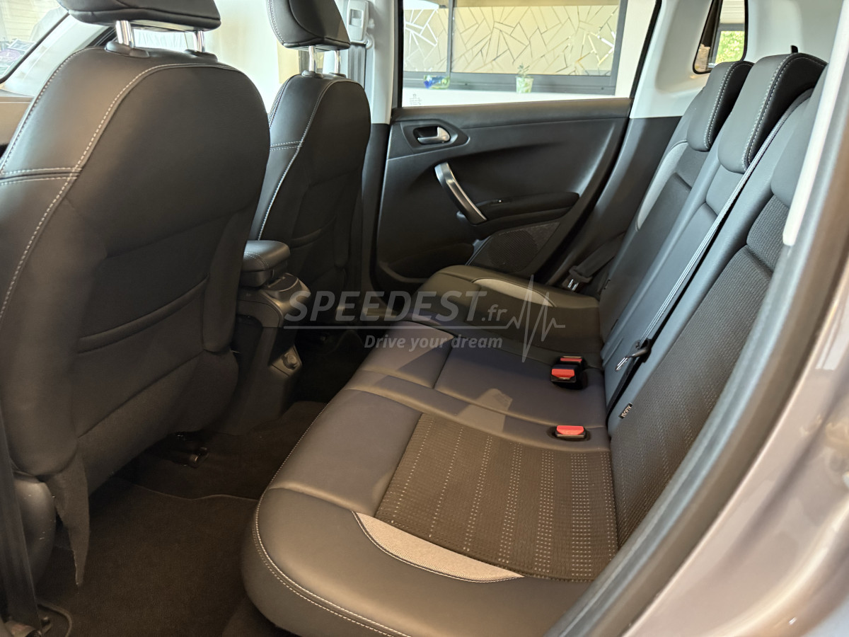 PEUGEOT 2008 ALLURE 130ch - 29500 KM! -