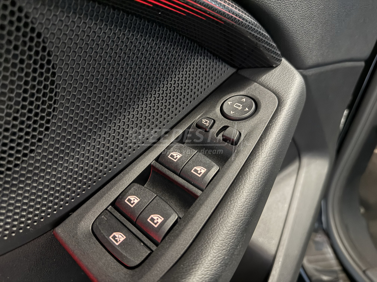 BMW 118D SPORT -CARPLAY-