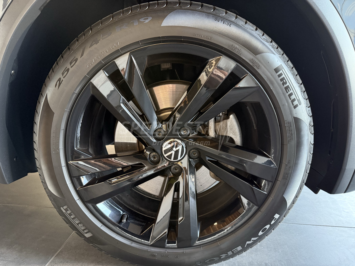 TIGUAN RLINE 245ch -TOIT OUVRANT / ATTELAGE-