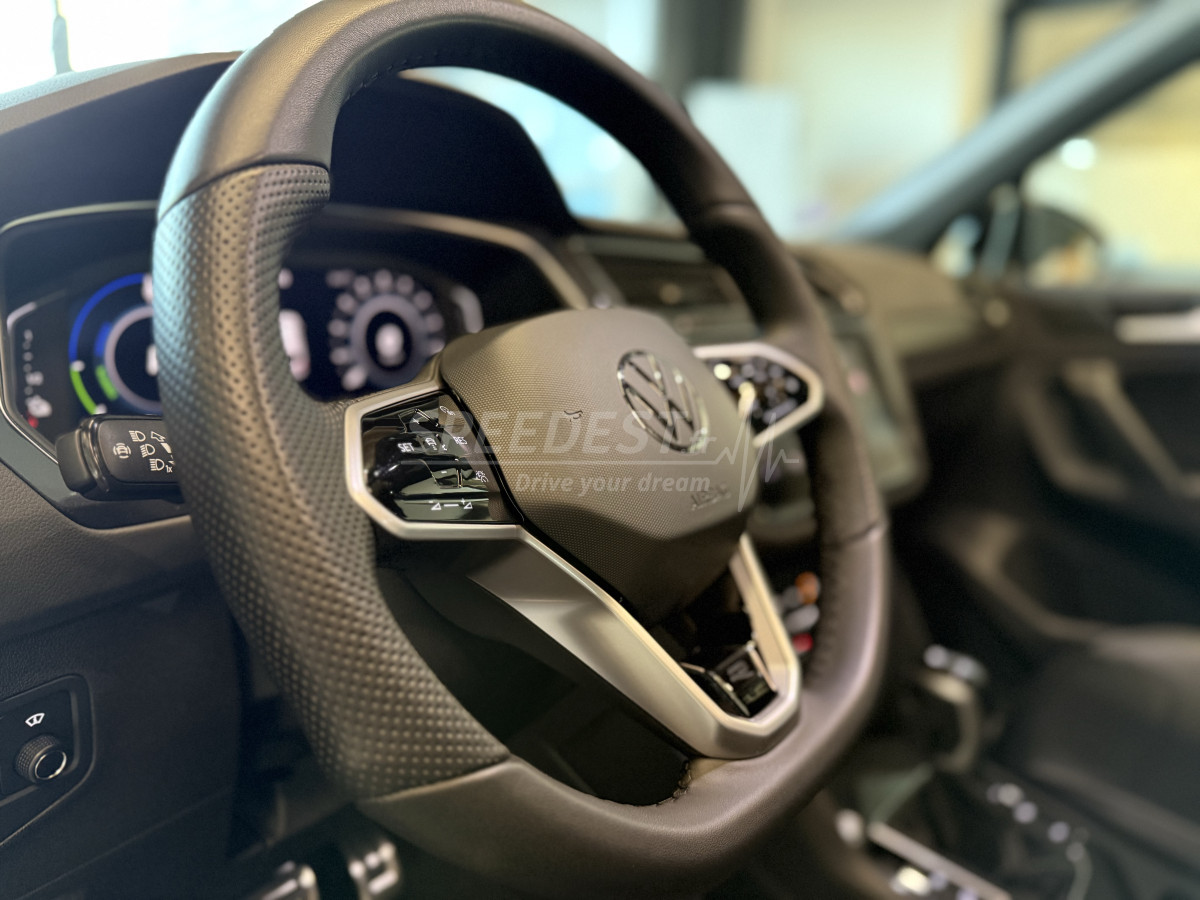 TIGUAN RLINE 245ch -TOIT OUVRANT / ATTELAGE-