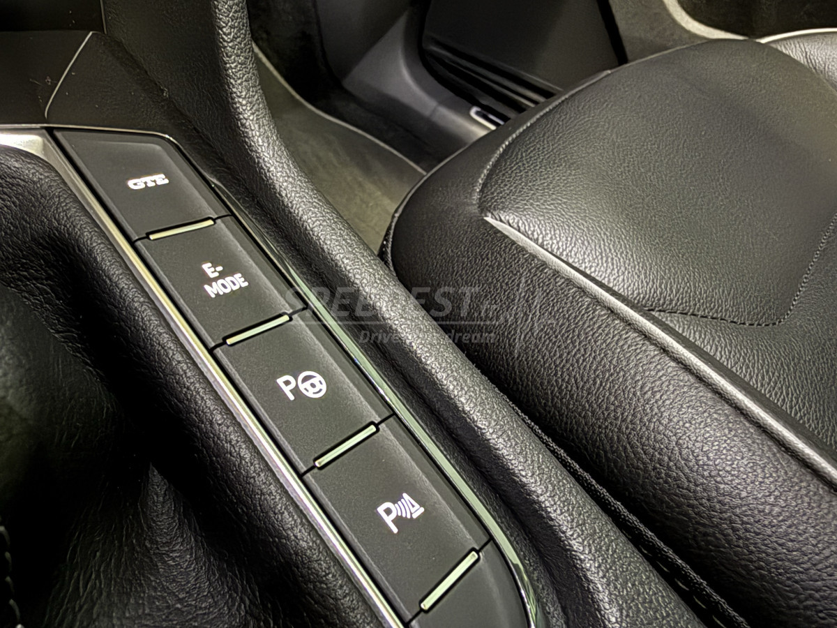 TIGUAN RLINE 245ch -TOIT OUVRANT / ATTELAGE-