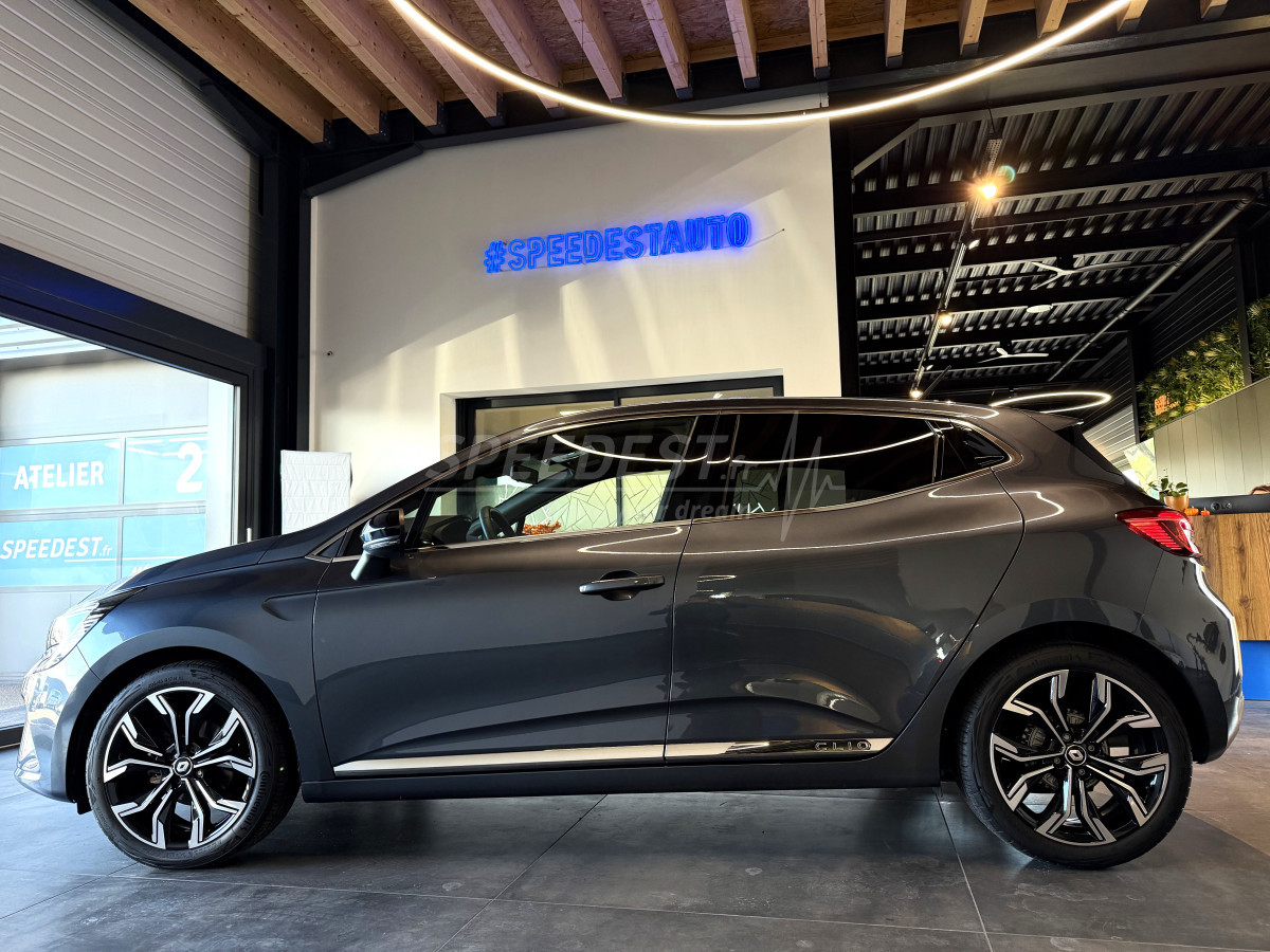 CLIO LIMITED -27 500KM-