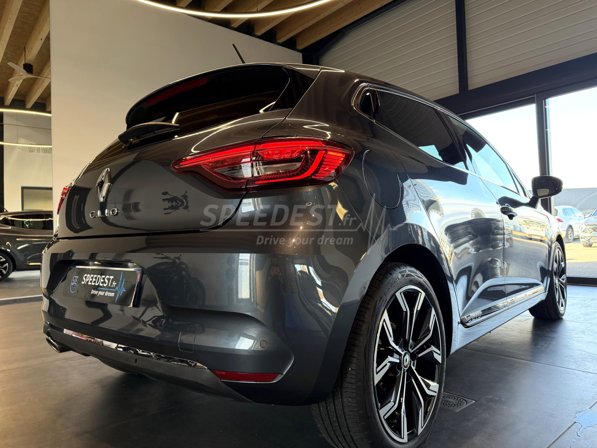 CLIO LIMITED -27 500KM-