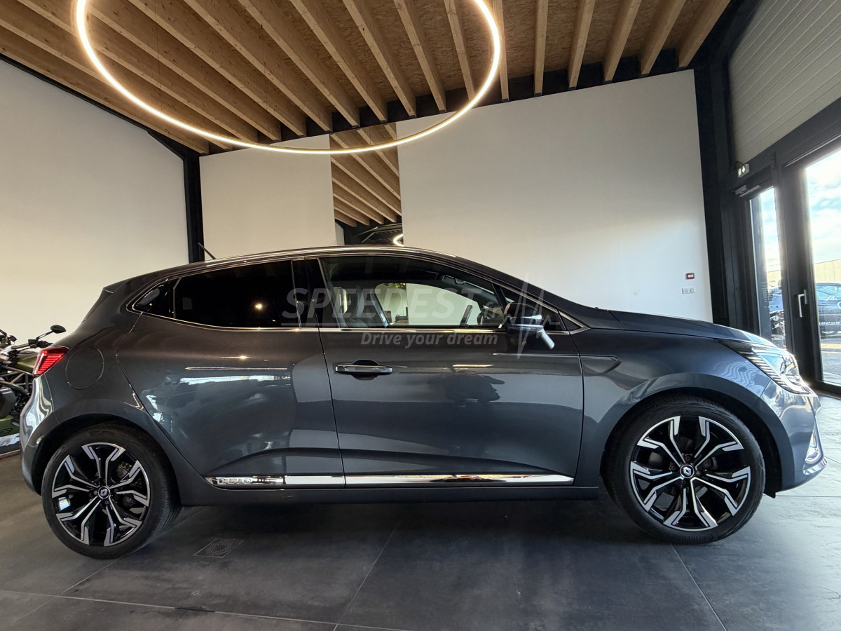 CLIO LIMITED -27 500KM-