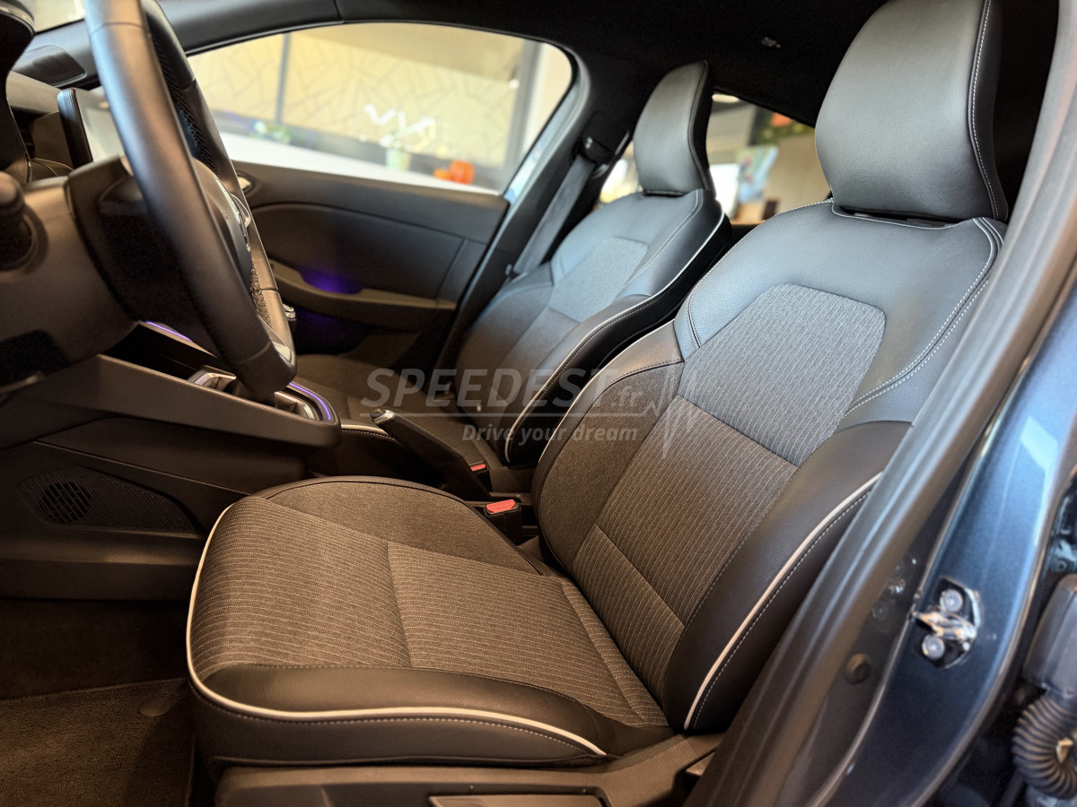 CLIO LIMITED -27 500KM-