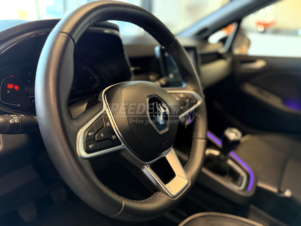 CLIO LIMITED -27 500KM-