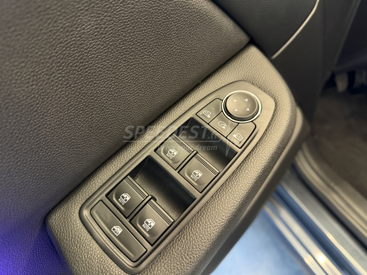 CLIO LIMITED -27 500KM-