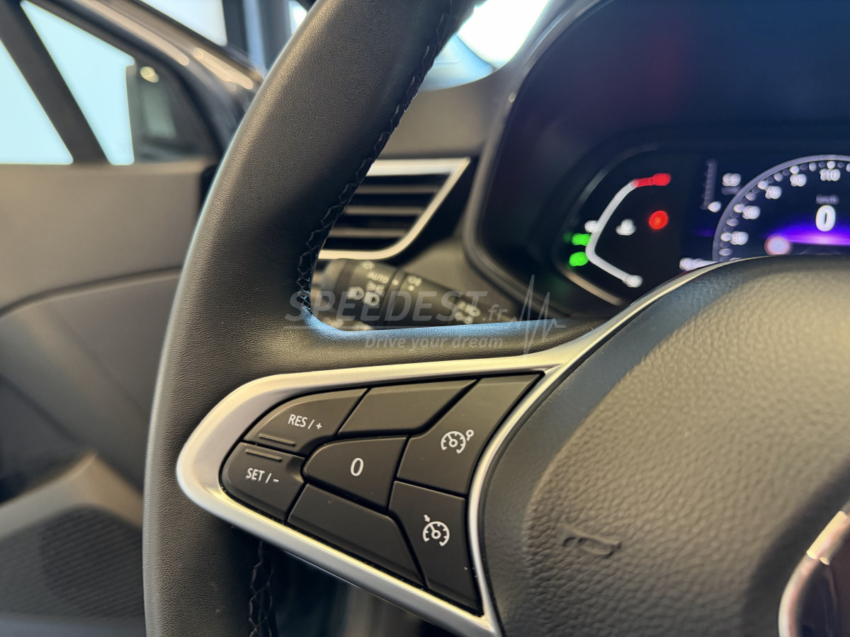 CLIO LIMITED -27 500KM-