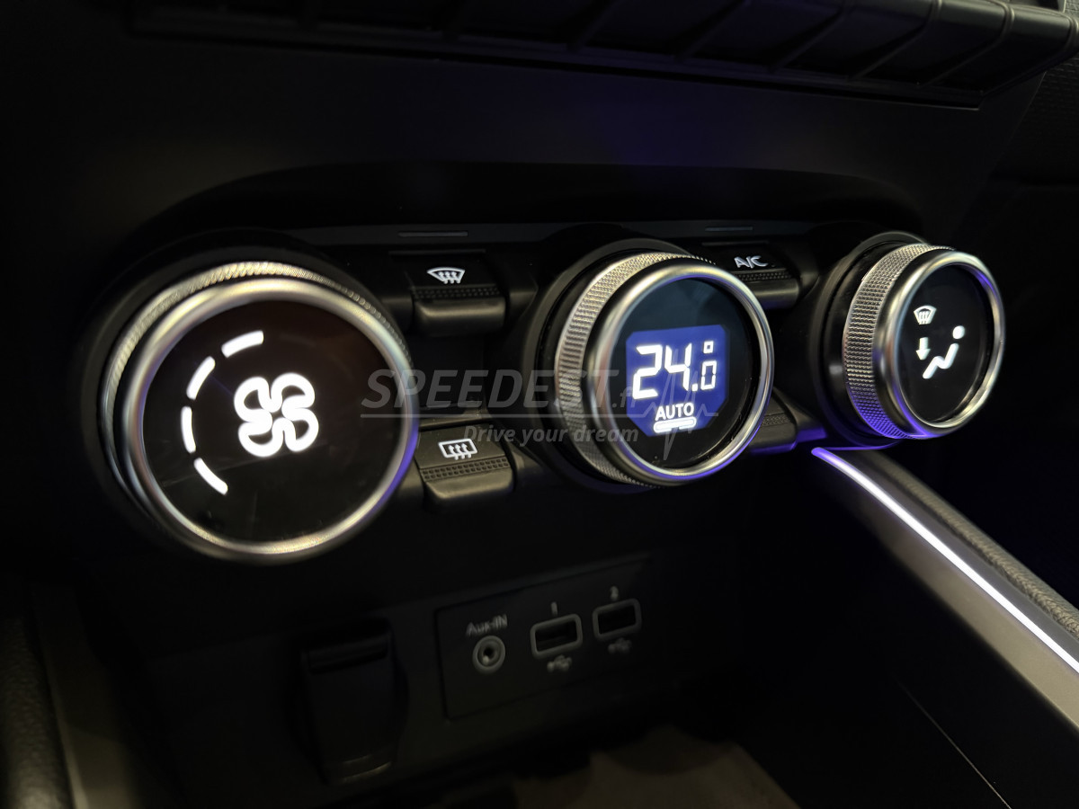 CLIO LIMITED -27 500KM-