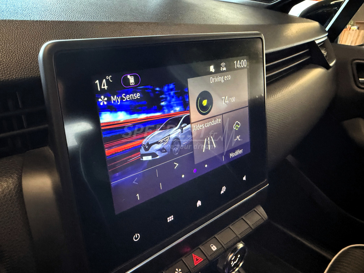 CLIO LIMITED -27 500KM-