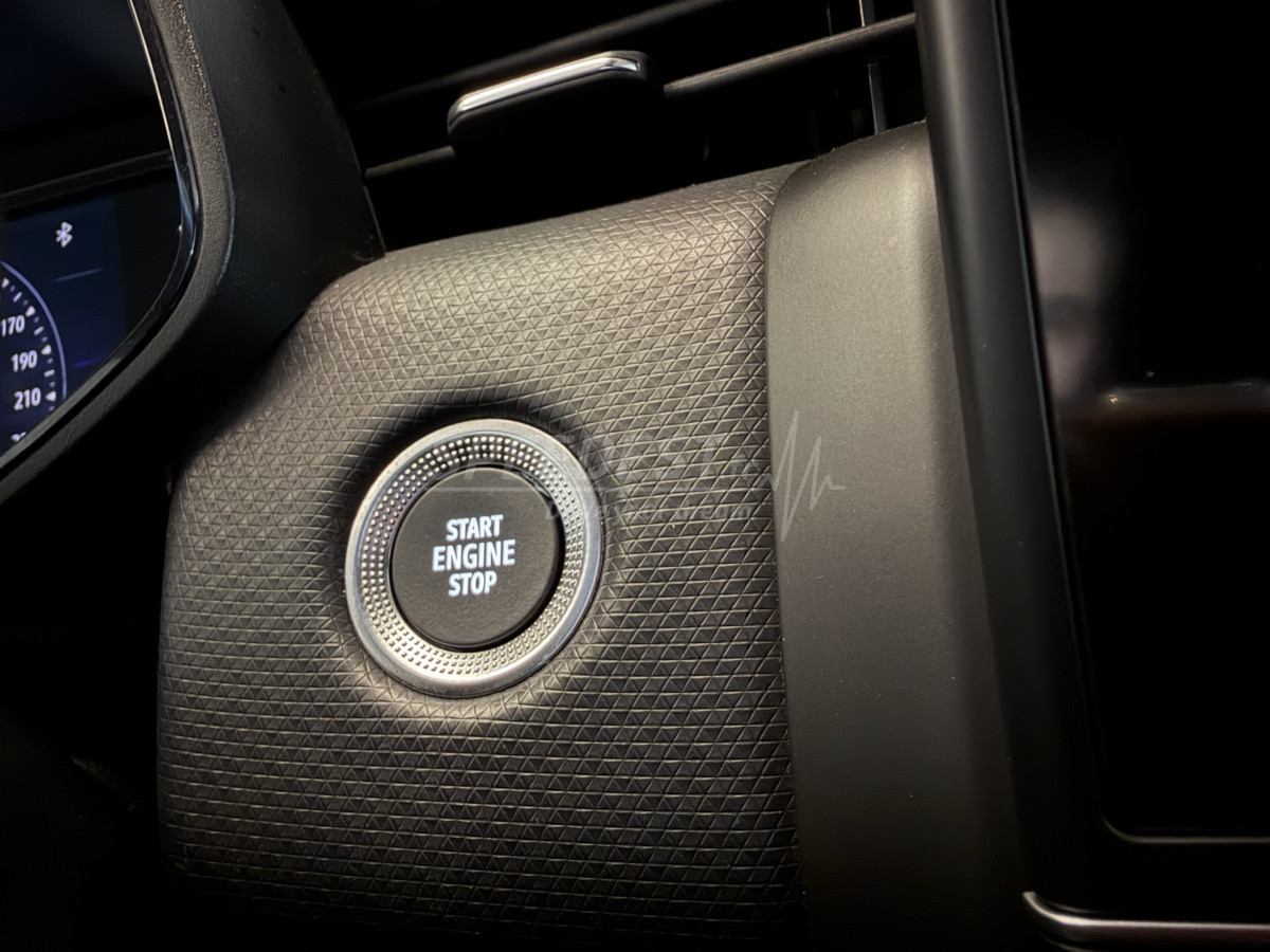 CLIO LIMITED -27 500KM-