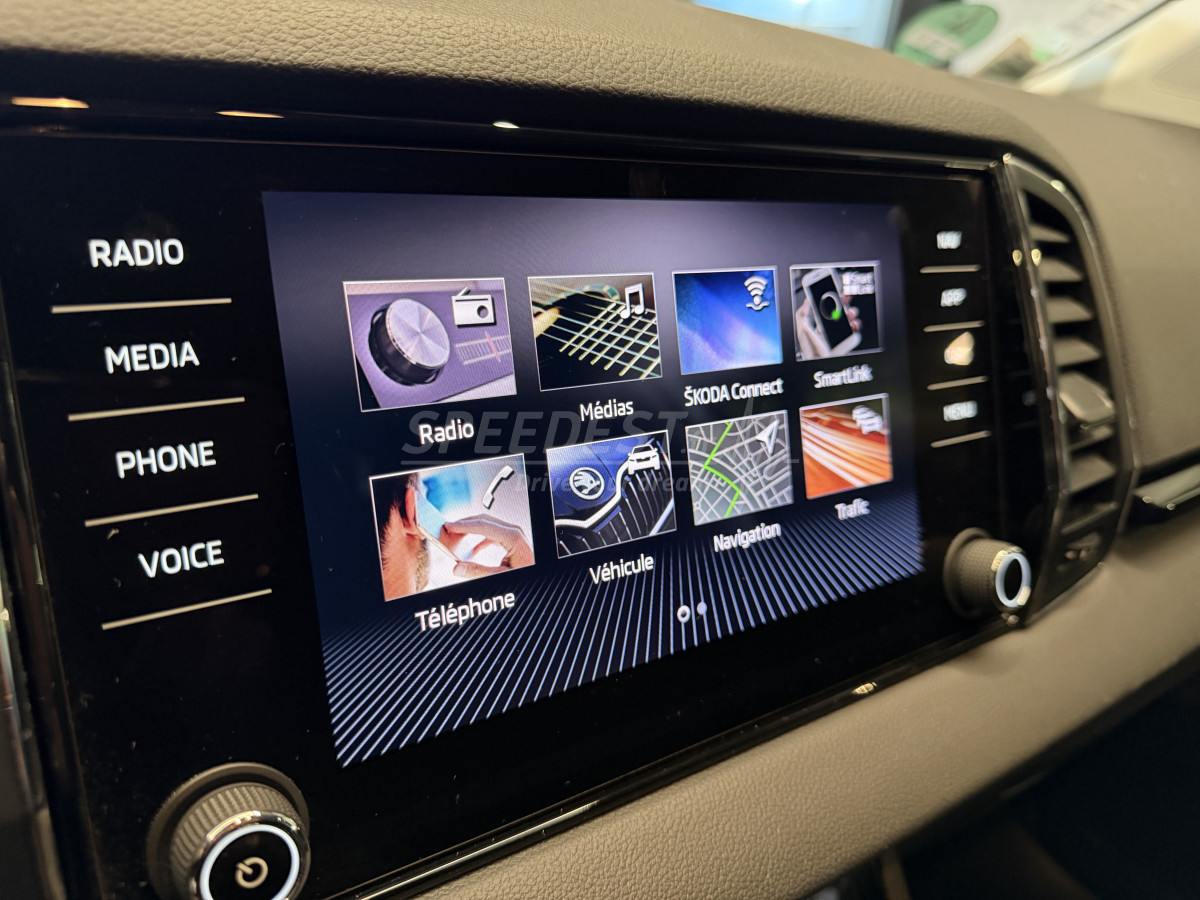 KAROQ STYLE -CAMERA/CARPLAY-