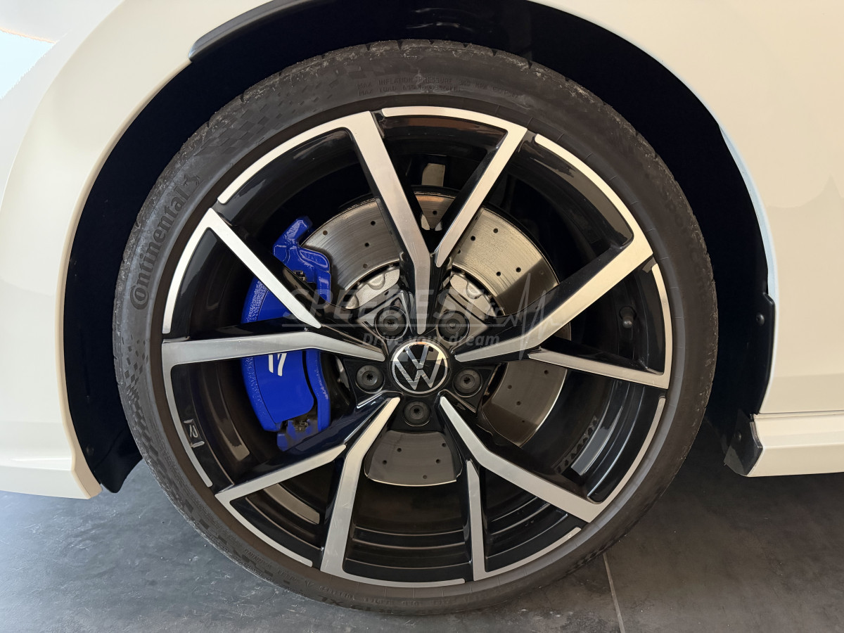 GOLF 8 R -AKRAPOVIC-