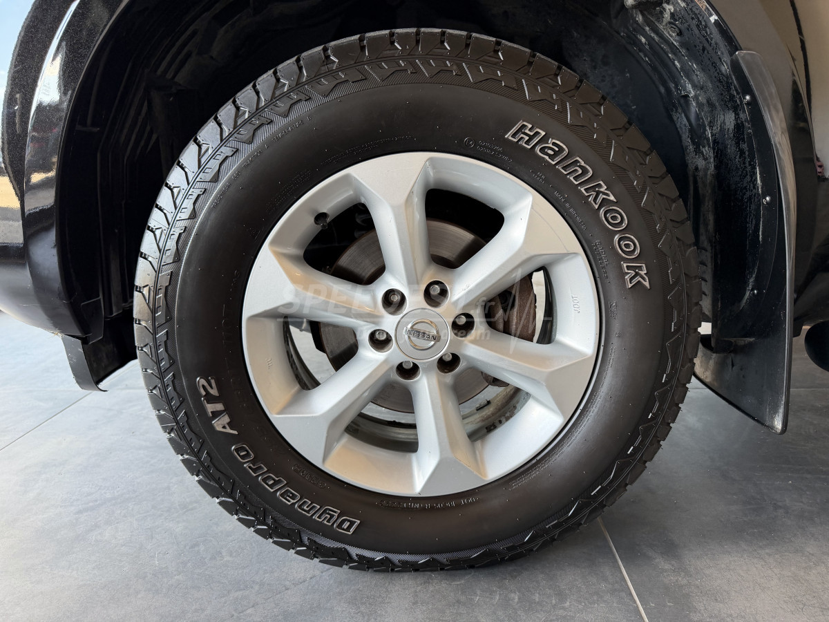 NISSAN NAVARA DOUBLE CABINE -COFFRE-