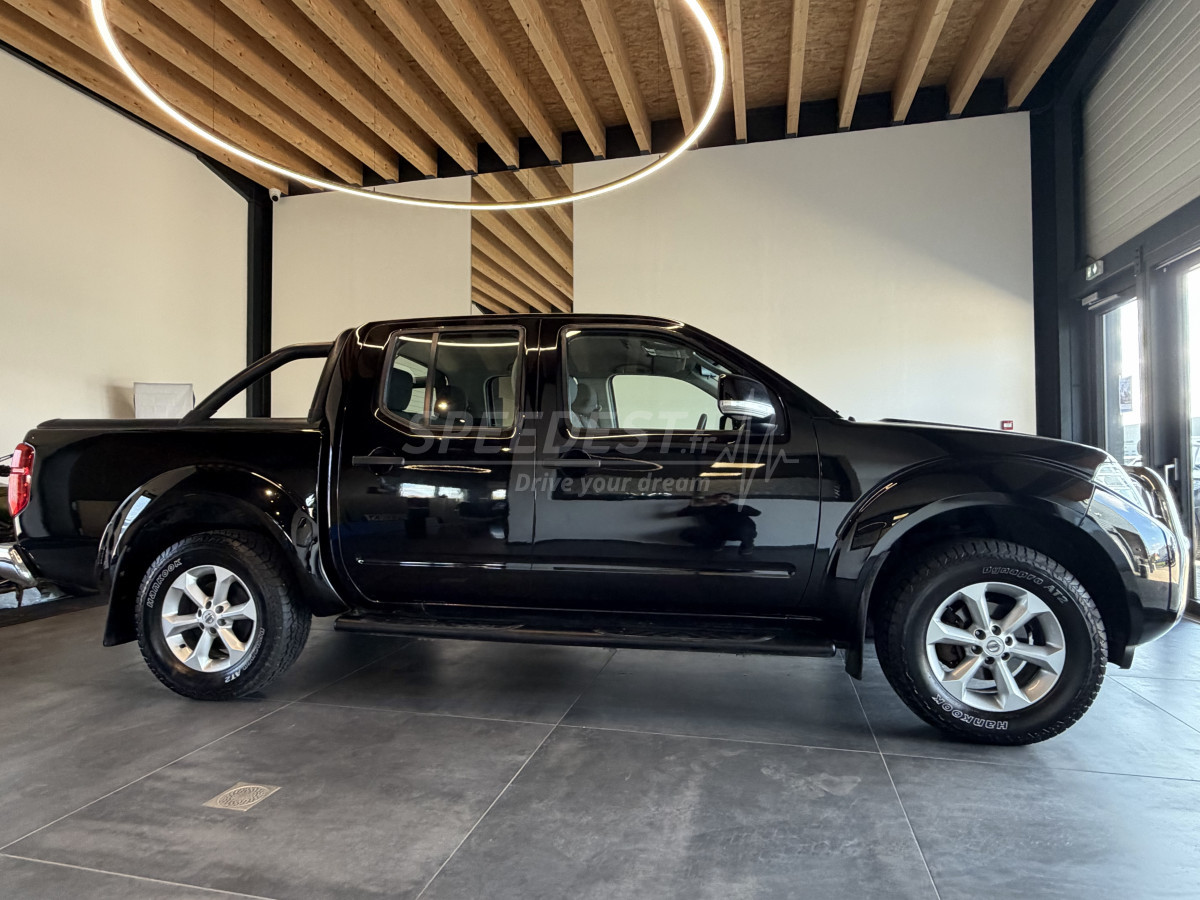 NISSAN NAVARA DOUBLE CABINE -COFFRE-