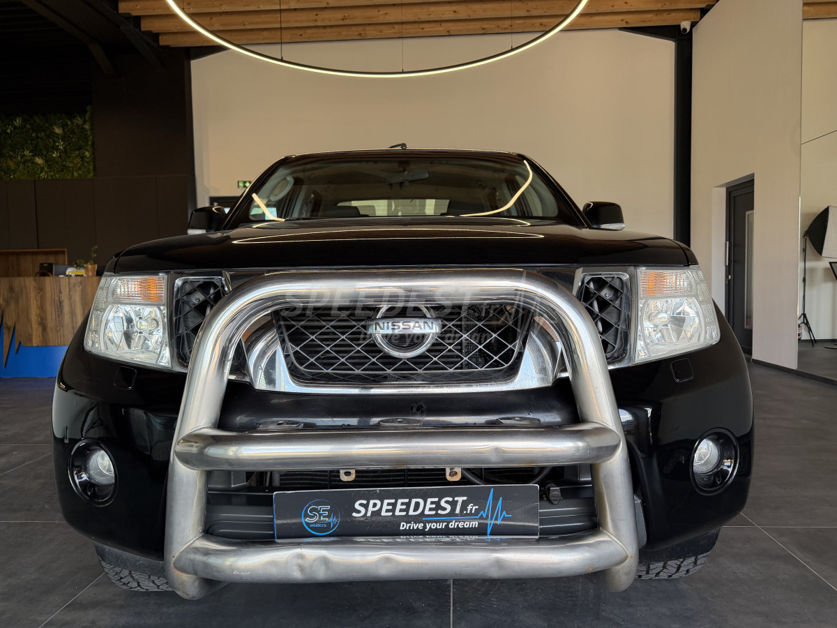 NISSAN NAVARA DOUBLE CABINE -COFFRE-