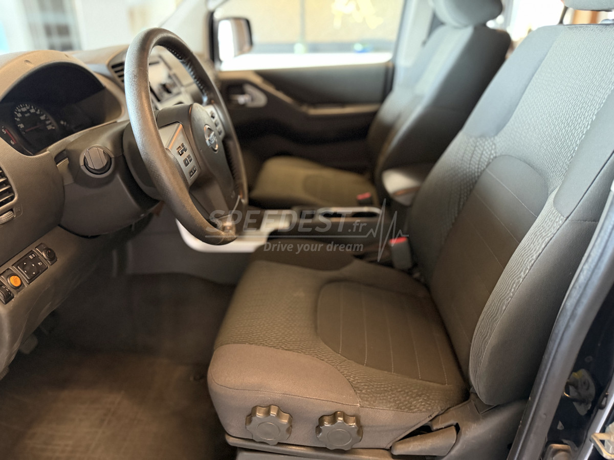 NISSAN NAVARA DOUBLE CABINE -COFFRE-