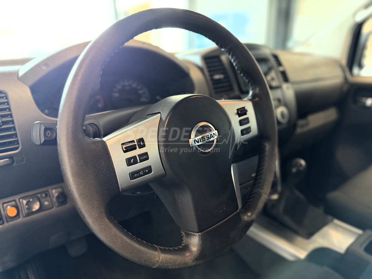NISSAN NAVARA DOUBLE CABINE -COFFRE-