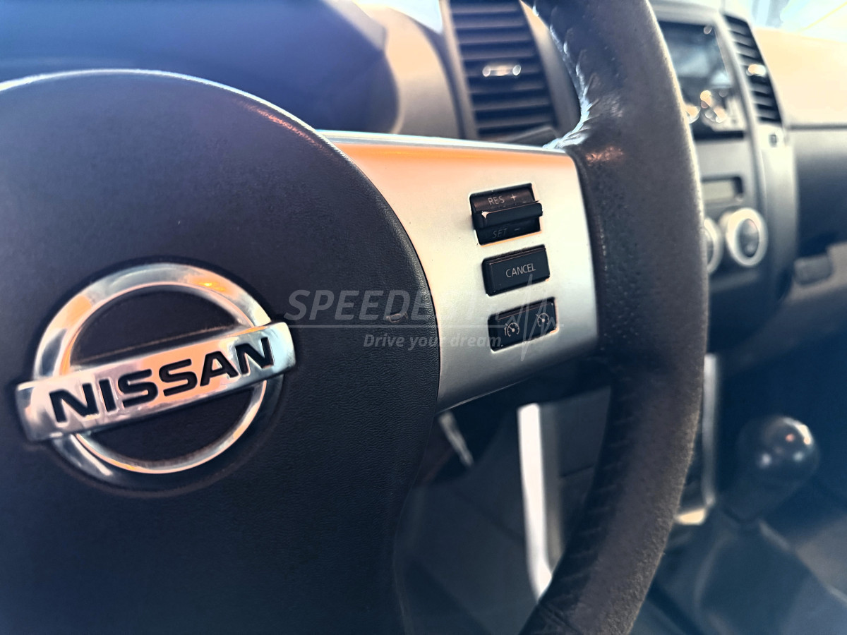 NISSAN NAVARA DOUBLE CABINE -COFFRE-