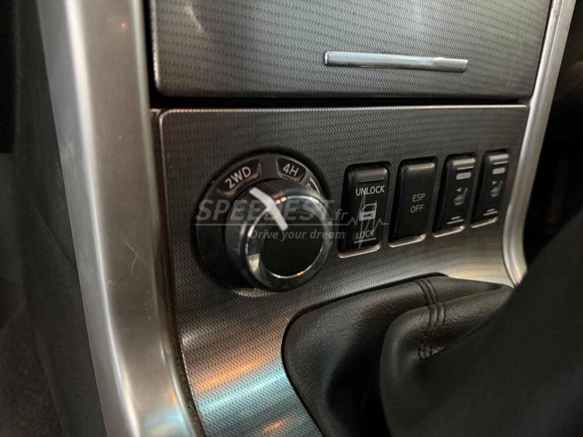 NISSAN NAVARA DOUBLE CABINE -COFFRE-