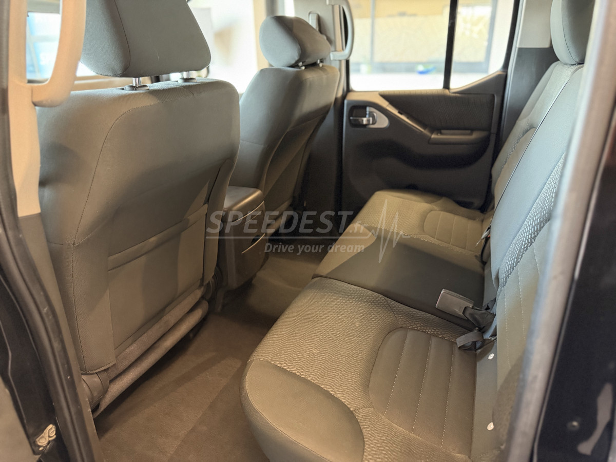 NISSAN NAVARA DOUBLE CABINE -COFFRE-