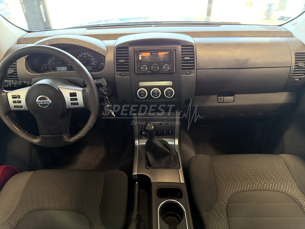 NISSAN NAVARA DOUBLE CABINE -COFFRE-