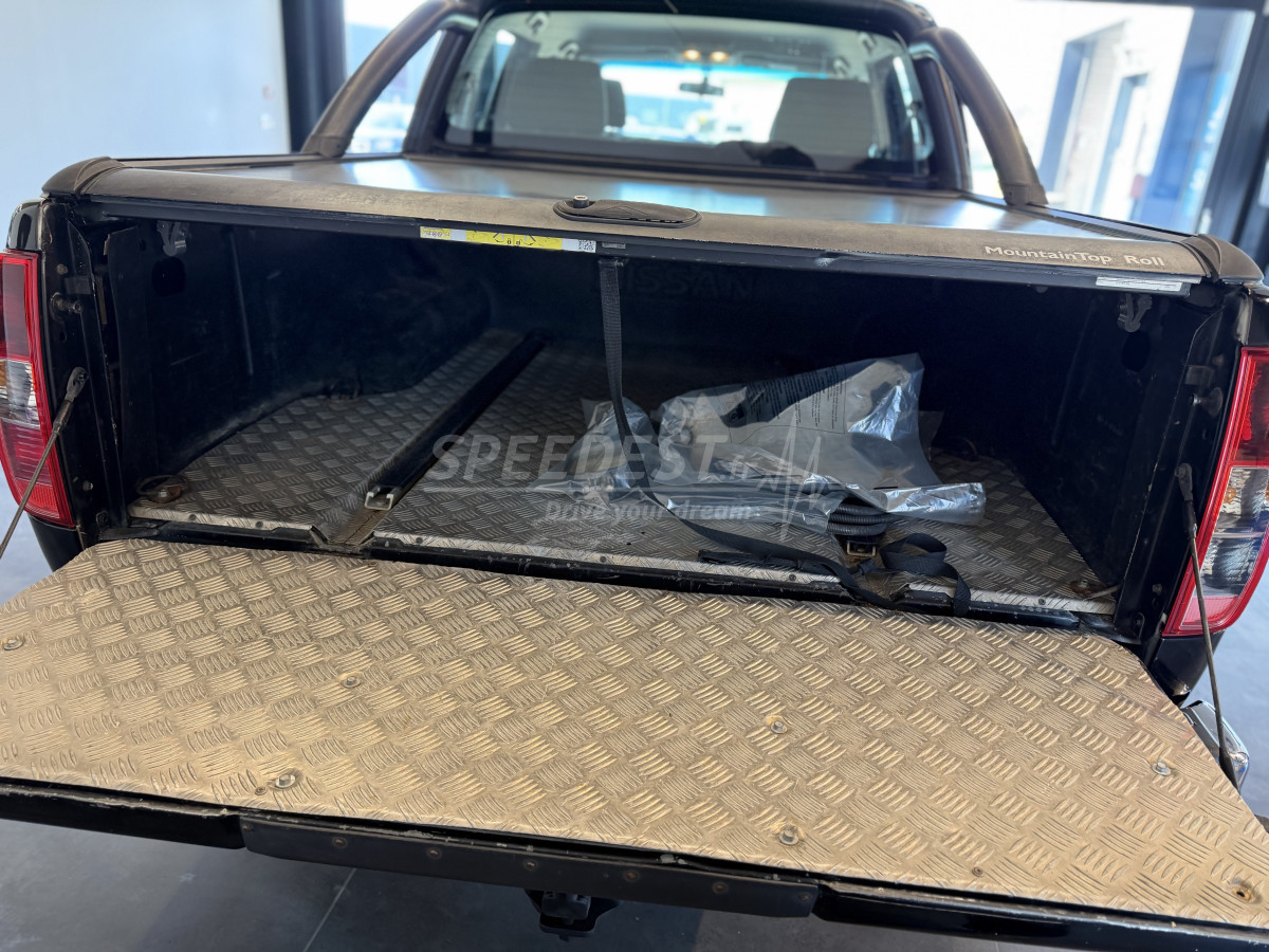 NISSAN NAVARA DOUBLE CABINE -COFFRE-
