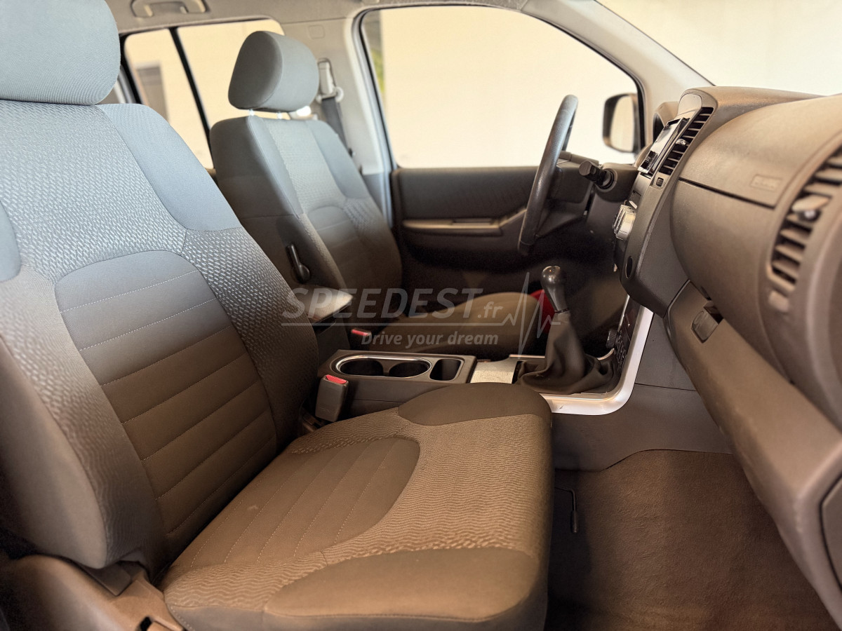 NISSAN NAVARA DOUBLE CABINE -COFFRE-
