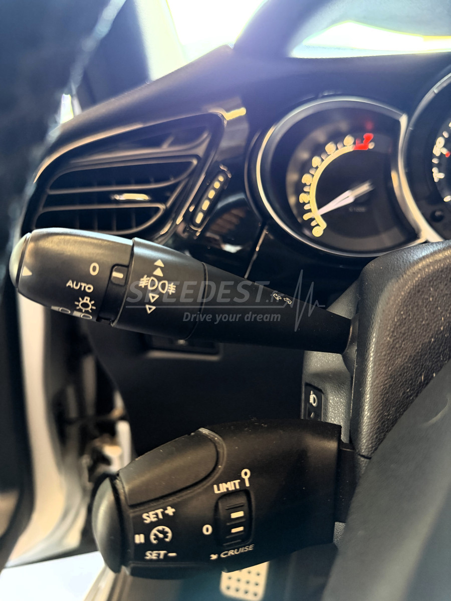 DS3 CABRIOLET -HIFI/BITON-