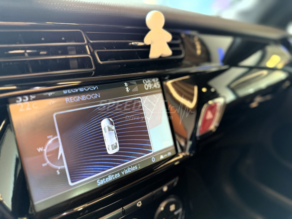 DS3 CABRIOLET -HIFI/BITON-