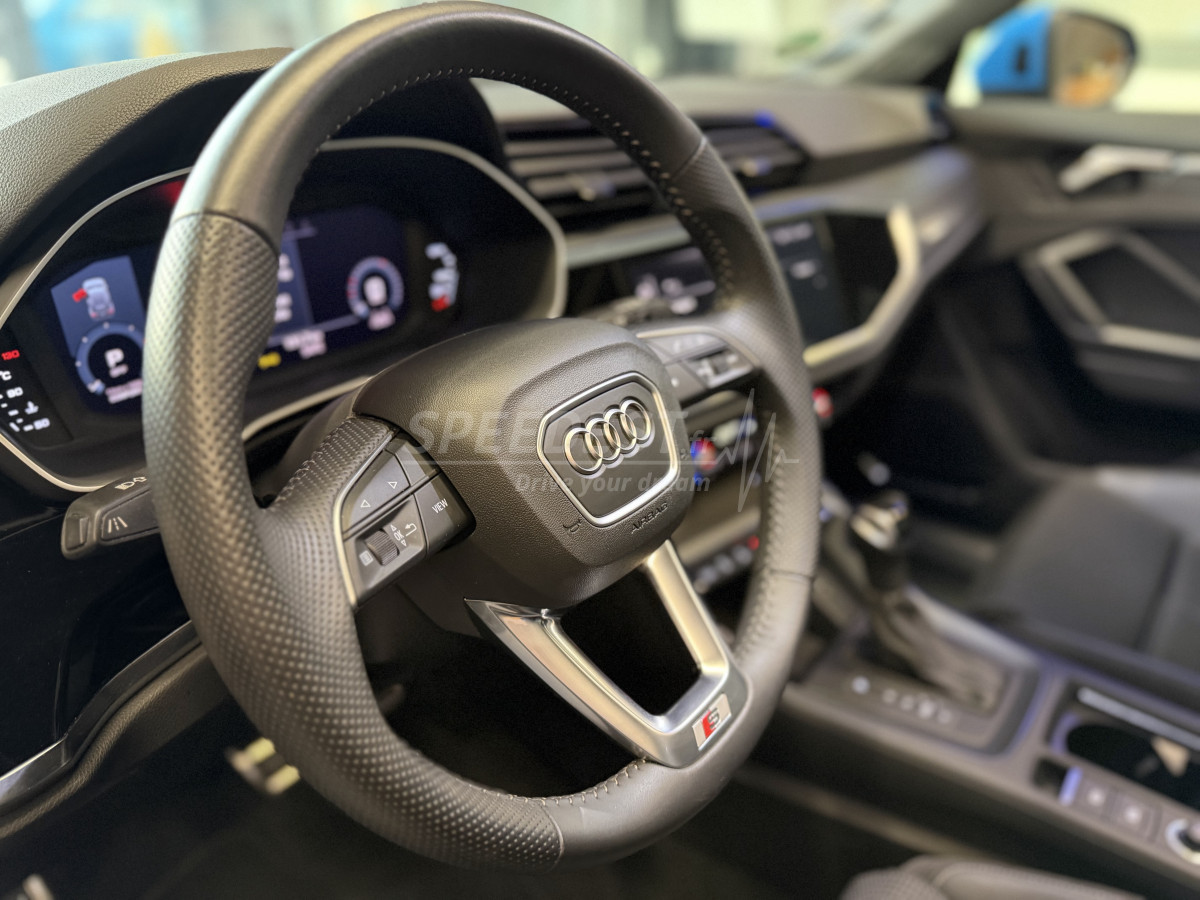 AUDI Q3 SLINE -ATTELAGE-