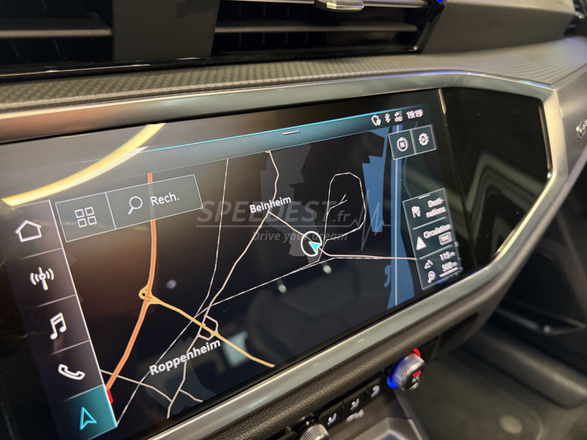 AUDI Q3 SLINE -ATTELAGE-
