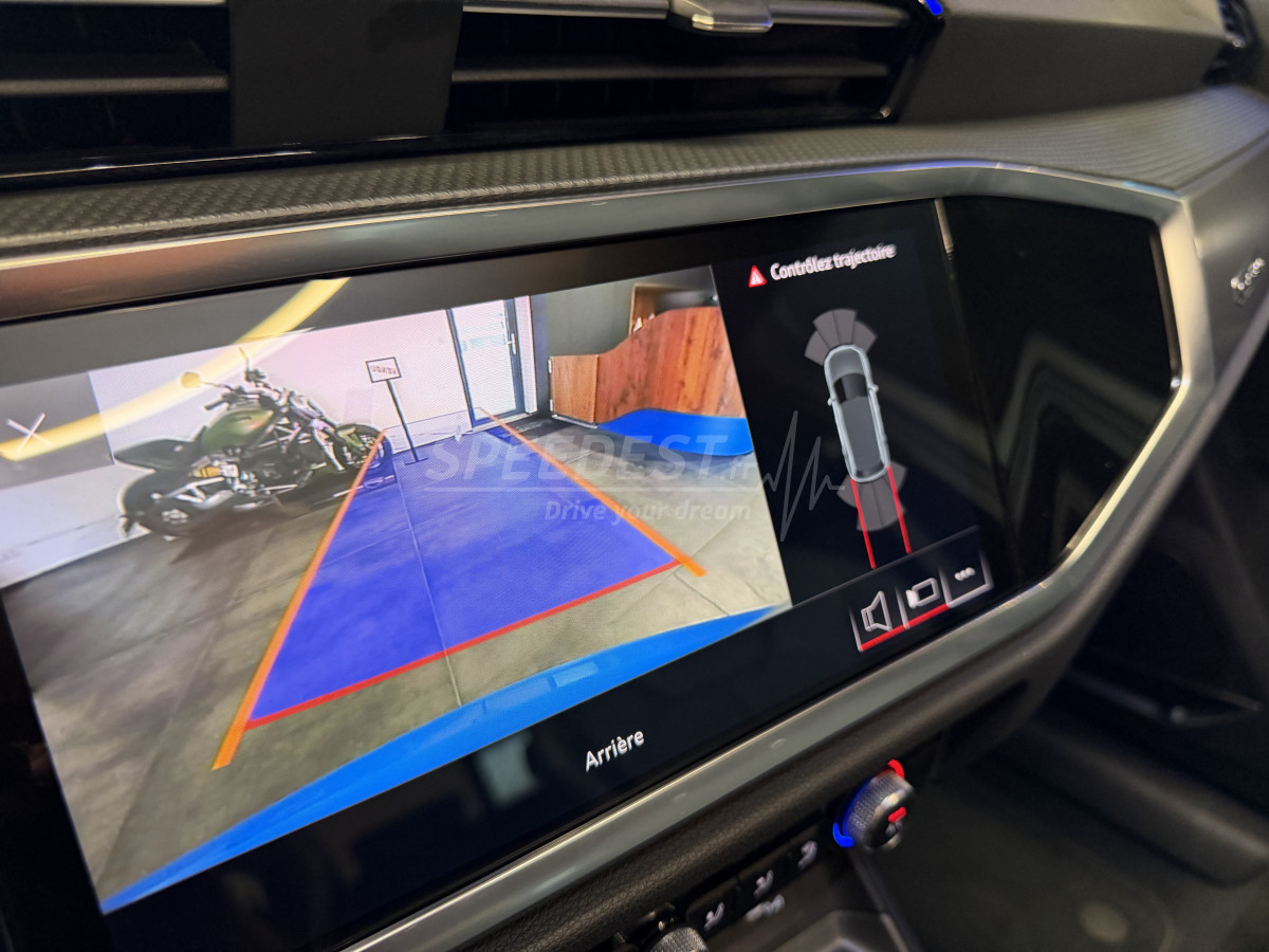 AUDI Q3 SLINE -ATTELAGE-