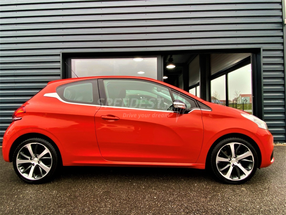 PEUGEOT 208 ALLURE-SUPERBE