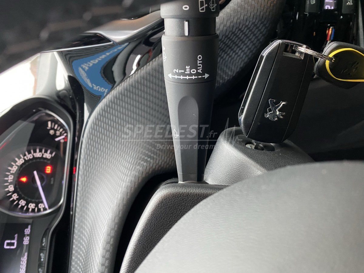 PEUGEOT 208 ALLURE-SUPERBE