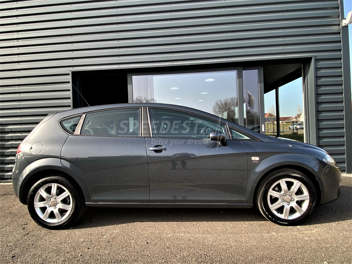 SEAT LEON