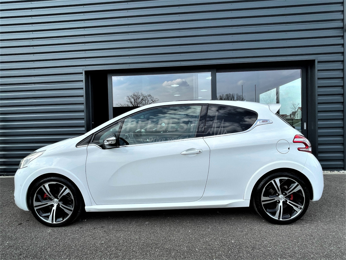 PEUGEOT 208 GTI