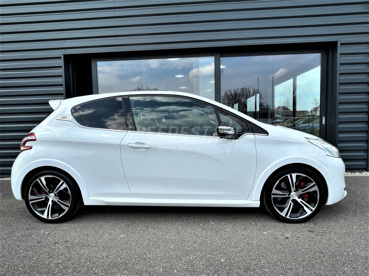 PEUGEOT 208 GTI